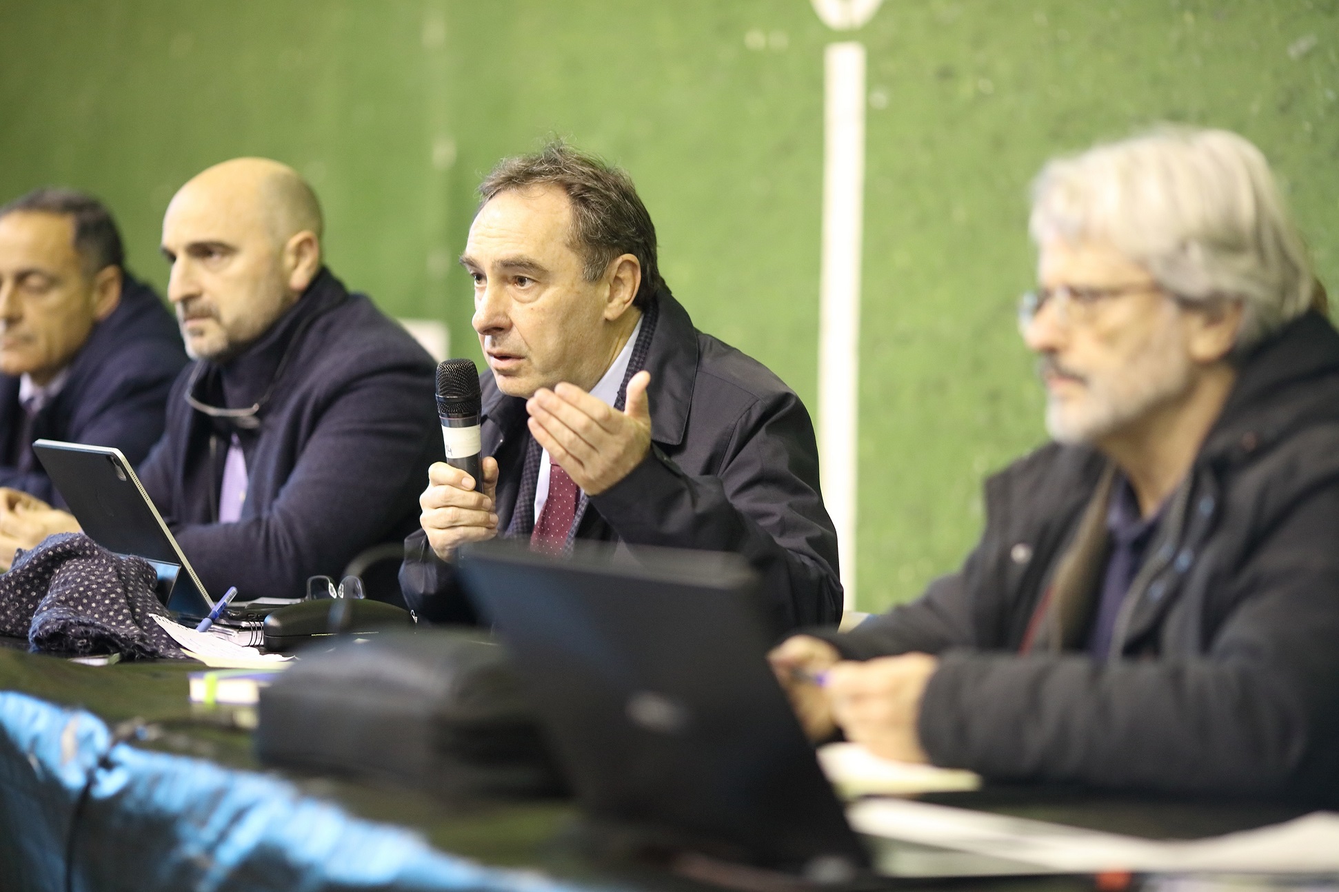 El director de URA Antonio Aiz en la presentaci&oacute;n del proyecto de Aranguren en Zalla